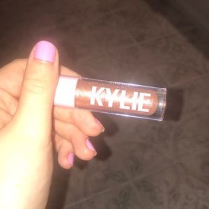 KYLIE lip gloss “Oh You Fancy”